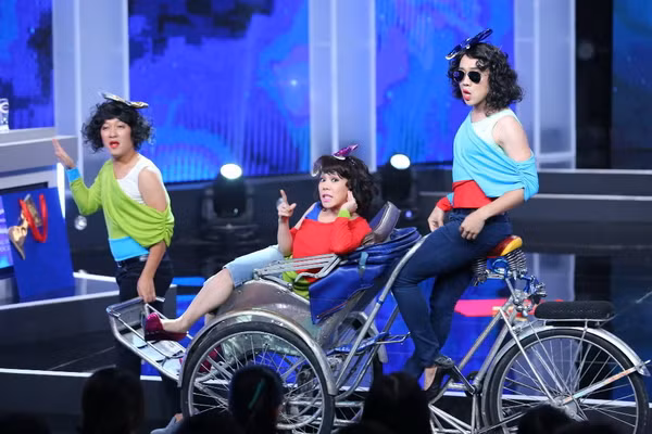 Bộ ba Hoài Linh - Việt Hương - Trấn Thành tiếp tục làm “loạn” với hài tình huống ảnh 6