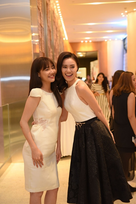 Lan Ngọc kiêu kỳ hội ngộ cùng "bạn gái Trường Giang" Nhã Phương ảnh 4