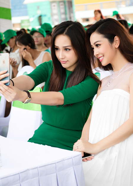 Hoa hậu Mai Phương Thuý giúp Jennifer Phạm "tự sướng" ảnh 6