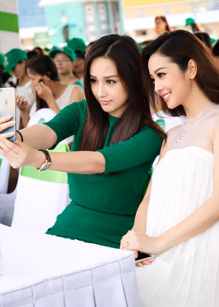 Hoa hậu Mai Phương Thuý giúp Jennifer Phạm "tự sướng" ảnh 6