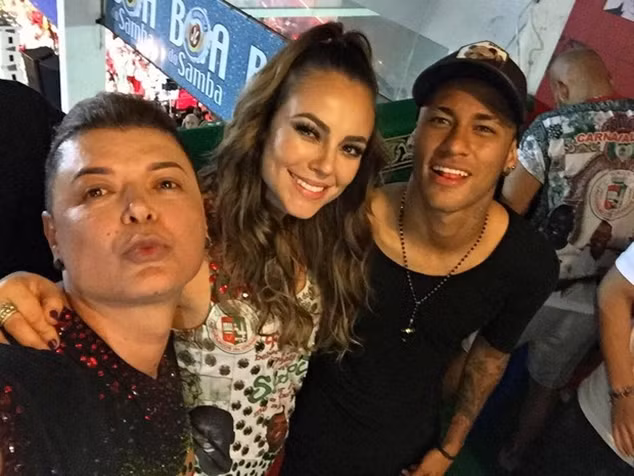 Neymar "phá két" để tặng quà cho nữ diễn viên xinh đẹp ảnh 8