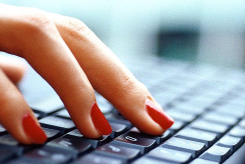 Tống tiền qua mạng gia tăng tại Anh ảnh 1