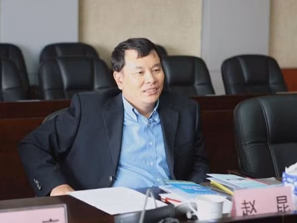 Trung Quốc sa thải lãnh đạo tập đoàn kinh tế hút xì gà và uống rượu đắt tiền ảnh 1