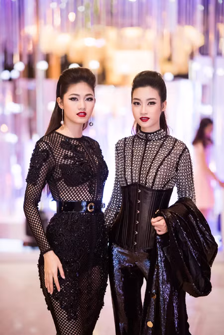 Choáng ngợp với phong cách thời trang ấn tượng của Hoa hậu Mỹ Linh tại VIFW 2016 ảnh 3