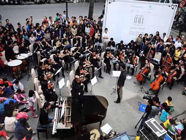 Hòa nhạc đường phố trở lại với công chúng Thủ đô ảnh 1