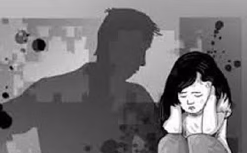 Khởi tố kẻ được nhờ trông nhà, giở trò hiếp dâm con gái của bạn ảnh 1 Khởi tố kẻ được nhờ trông nhà, giở trò hiếp dâm con gái của bạn ảnh 1