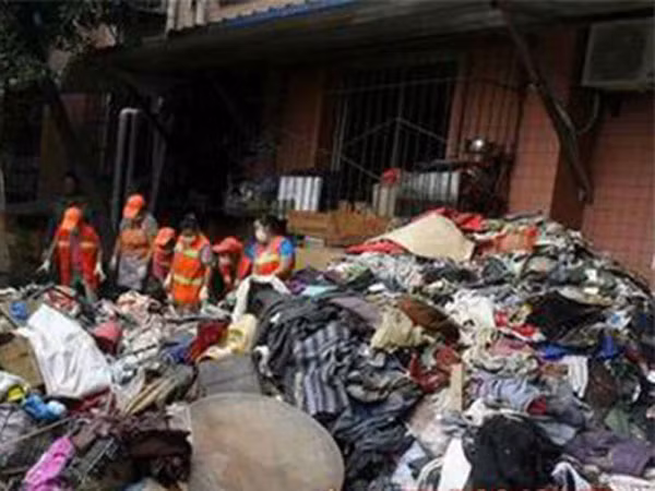 Tích trữ 4 tấn rác trong nhà ảnh 1