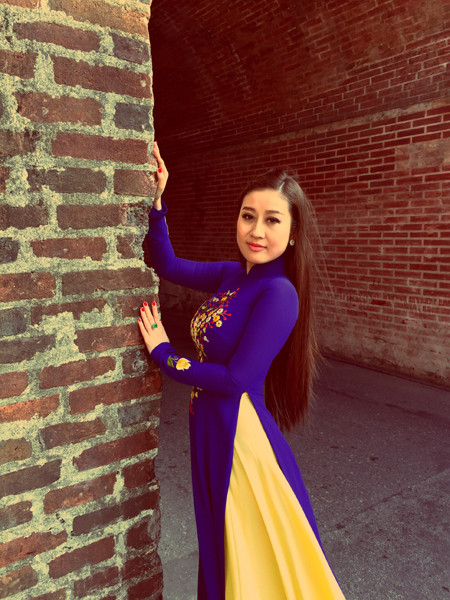 MC Kim Trang khoe vẻ đẹp dịu dàng ở cố đô Huế ảnh 1