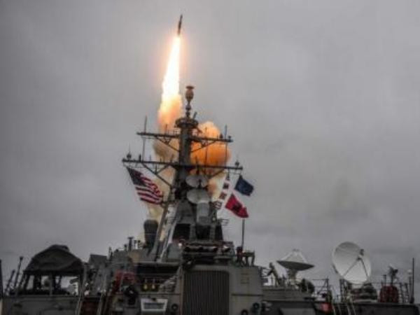 Điều gì sắp xảy ra khi tàu chiến Mỹ mang theo 60 tên lửa đã tiến sát Syria ảnh 1