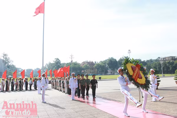 Phó Chủ tịch nước gặp mặt đoàn đại biểu lao động giỏi trong CAND và QĐND ảnh 5 Phó Chủ tịch nước gặp mặt đoàn đại biểu lao động giỏi trong CAND và QĐND ảnh 5