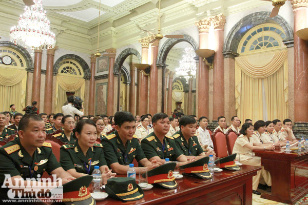 Phó Chủ tịch nước gặp mặt đoàn đại biểu lao động giỏi trong CAND và QĐND ảnh 2 Phó Chủ tịch nước gặp mặt đoàn đại biểu lao động giỏi trong CAND và QĐND ảnh 2