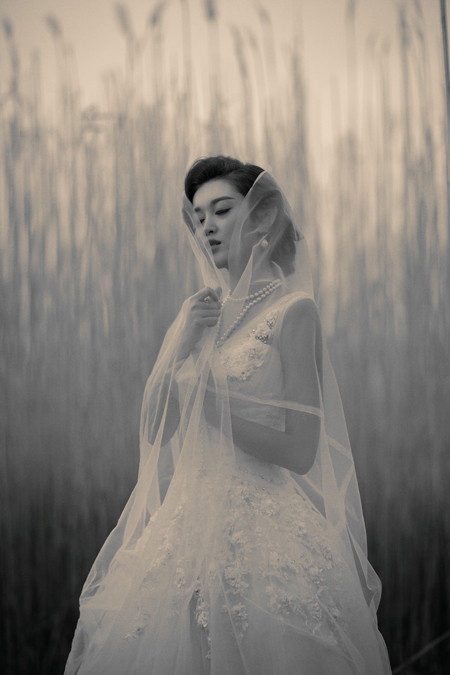 Á hậu Huyền My diện váy cưới đẹp "mê hồn" ở trời Tây ảnh 8