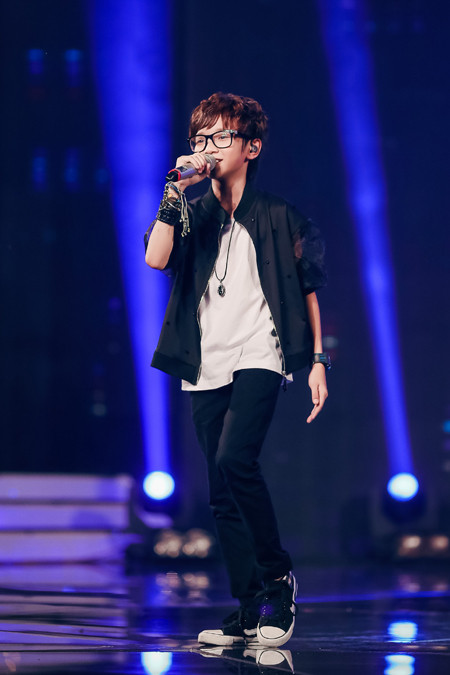 MC Thảo My duyên dáng động viên em ruột trên sân khấu Vietnam Idol Kids ảnh 5