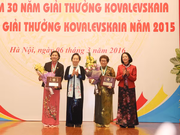 Kỷ niệm 30 năm Giải thưởng Kovalevskaia ảnh 1