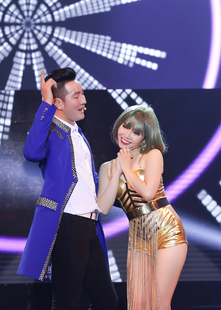 Minh Trang Ly Ly khóc trong liveshow khi hát ca khúc về cha ảnh 7