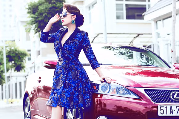 Kim Trang gợi cảm xuống phố cùng xe sang ảnh 4 Kim Trang gợi cảm xuống phố cùng xe sang ảnh 4