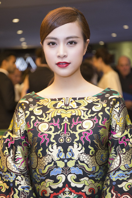 Mê mẩn với vẻ đẹp rạng ngời của Hoàng Thuỳ Linh ảnh 3