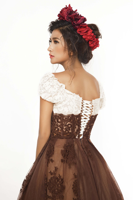 Kim Tuyến khoe nhan sắc gợi cảm như nàng công chúa trong cổ tích ảnh 6