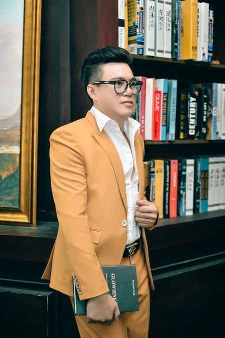 "Phù thuỷ" Tommy Nguyễn hoá thân thành mẫu nam hút mắt ảnh 5