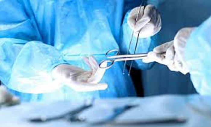 Nam thanh niên cầu cứu bác sỹ vì sở thích lạ ảnh 1