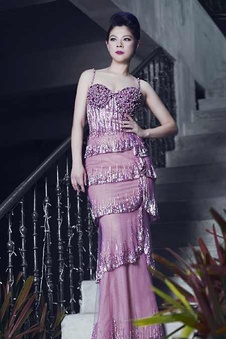 Thanh Thảo diện đầm kiêu sa khoe vòng 1 gợi cảm ảnh 1