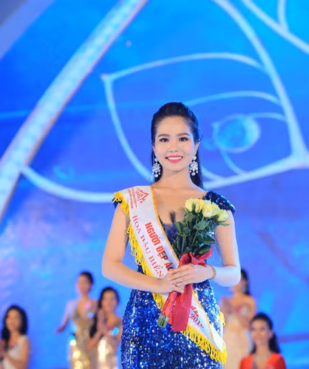 Nhan sắc rạng ngời của Người đẹp Áo dài Hoa hậu Biển Việt Nam 2016 ảnh 9