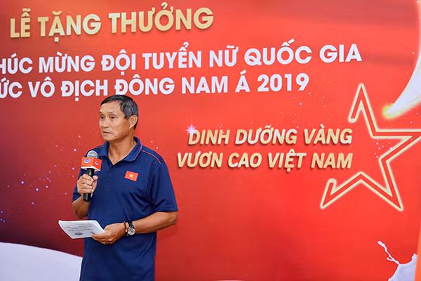 Vinamilk trao thưởng chúc mừng Đội tuyển bóng đá nữ quốc gia vô địch Đông Nam Á 2019 ảnh 4
