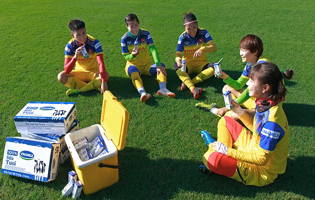 Vinamilk trao thưởng chúc mừng Đội tuyển bóng đá nữ quốc gia vô địch Đông Nam Á 2019 ảnh 5