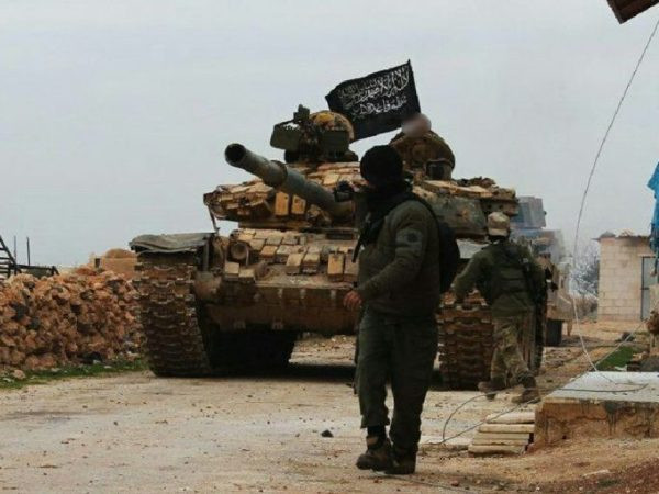 IS tấn công xe chở nhiên liệu của chính phủ ở Raqqa ảnh 1