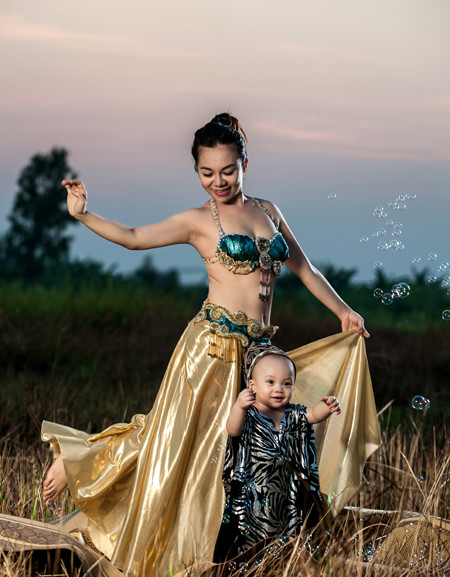 "Cô gái vàng" của Bellydance Việt Nam khoe ảnh hạnh phúc bên con trai ảnh 2