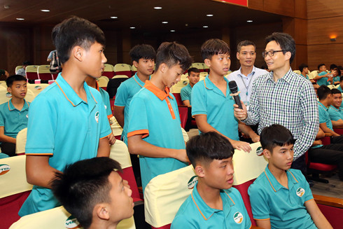 Phó Thủ tướng Vũ Đức Đam: Siết chặt kỷ cương, kiên quyết làm bóng đá sạch ảnh 1