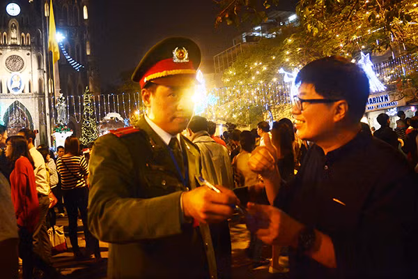 Hình ảnh đêm Giáng sinh yên vui, an lành ảnh 14