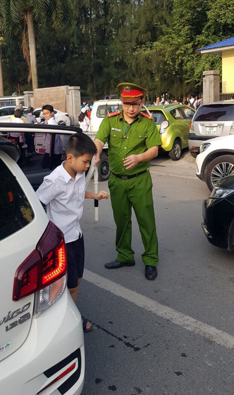 Đảm bảo an ninh trật tự, an toàn giao thông trong ngày lễ khai giảng năm học mới ảnh 11