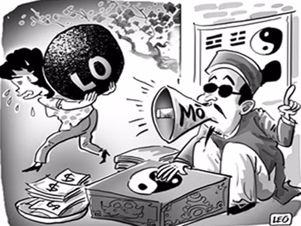 Thầy bói hốt bạc mùa lễ hội ảnh 1