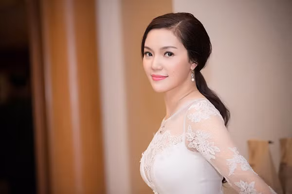 Hồng Nhung, Tùng Dương tái ngộ sân khấu FLC Sầm Sơn trong đêm nhạc "Tình Thu" ảnh 4 Hồng Nhung, Tùng Dương tái ngộ sân khấu FLC Sầm Sơn trong đêm nhạc "Tình Thu" ảnh 4