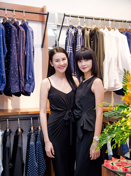 Siêu mẫu Phan Hà Phương chúc mừng "bà trùm" Hạ Vy khai trương cửa hàng mới ảnh 5 Siêu mẫu Phan Hà Phương chúc mừng "bà trùm" Hạ Vy khai trương cửa hàng mới ảnh 5