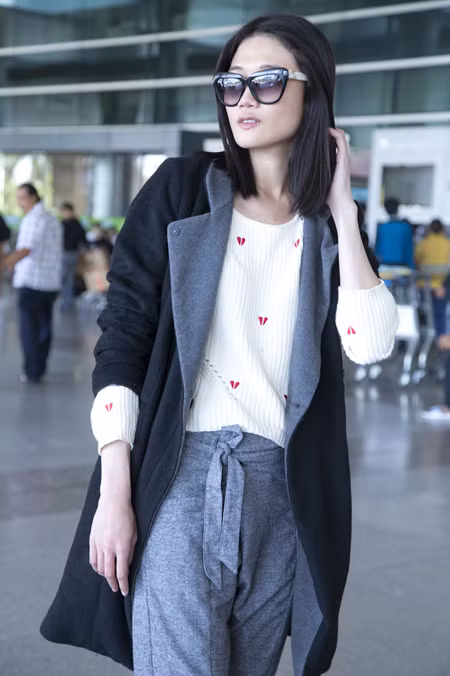 Kha Mỹ Vân tất bật chạy show sau khi về nước ảnh 3