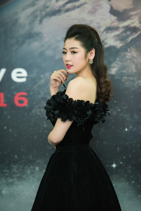 Dàn mỹ nhân quyến rũ, kiêu sa "đọ sắc" tại Hà Nội ảnh 7