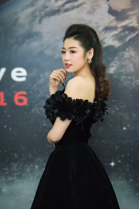 Dàn mỹ nhân quyến rũ, kiêu sa "đọ sắc" tại Hà Nội ảnh 7