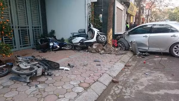 Tai nạn giao thông liên hoàn, 3 người thiệt mạng ảnh 1