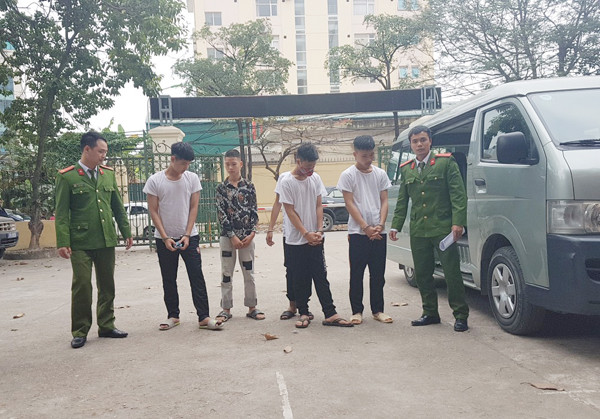 Đi "vui vẻ", người đàn ông đồng tính bị nhóm "trẻ trâu" cướp tài sản ảnh 1