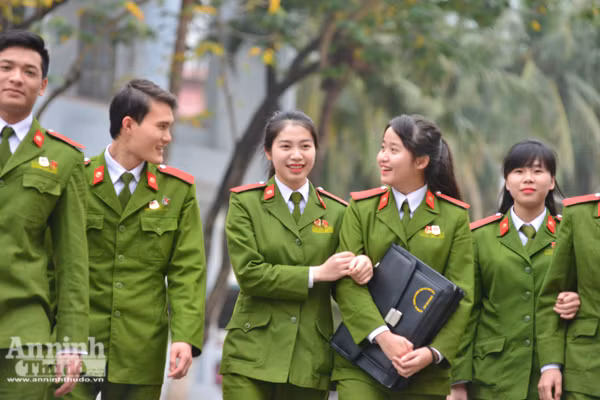 Chân dung nữ sinh cảnh sát xinh đẹp nổi tiếng với đòn võ "cắt kéo" hạ 3 đối thủ ảnh 5