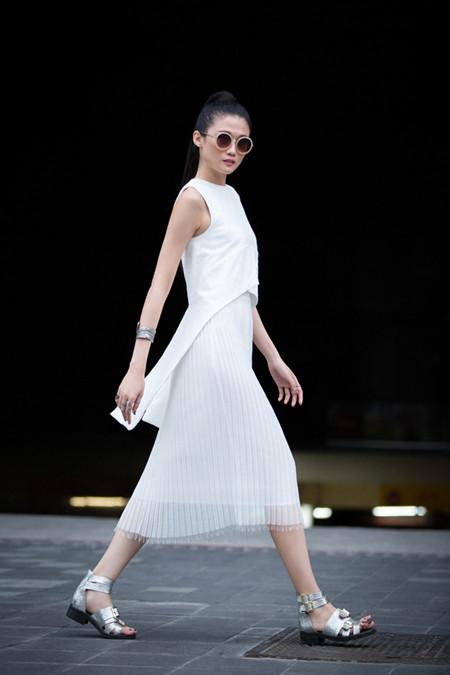 Kha Mỹ Vân nổi bật dạo phố ngay khi vừa về Việt Nam ảnh 5