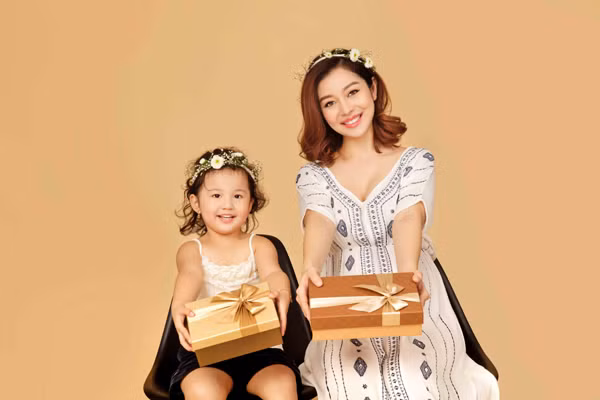 Mang bầu 7 tháng, Jennifer Phạm vẫn rất gợi cảm và quyến rũ ảnh 8