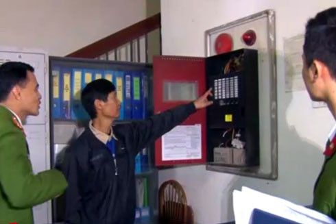 Nơm nớp các tòa chung cư "mặc kệ" nguy cơ hỏa hoạn (1): Vi phạm nối vi phạm ảnh 1