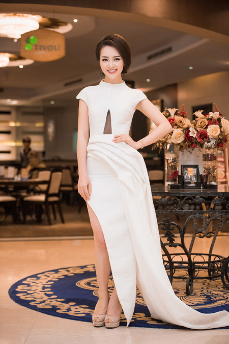 Á hậu Thụy Vân khoe nhan sắc rạng ngời ảnh 2
