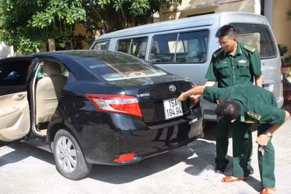 Xế hộp vận chuyển đồ chơi nhập lậu nguy hiểm ảnh 2