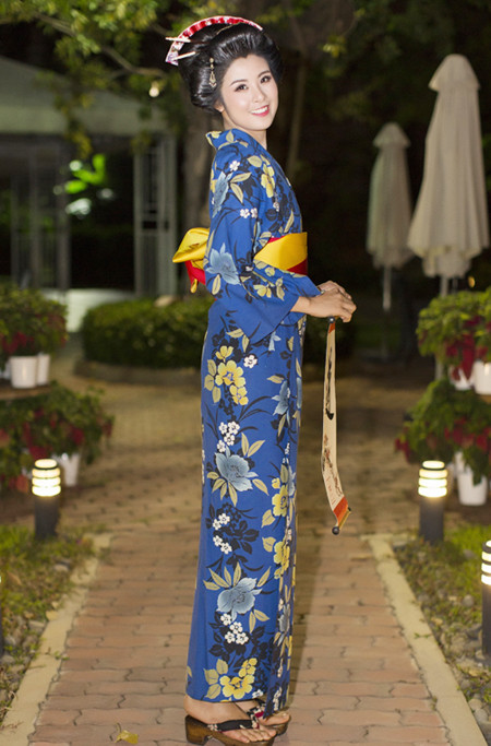 Hoa hậu Ngọc Hân diện kimono đọ sắc với "đàn em" ảnh 1 Hoa hậu Ngọc Hân diện kimono đọ sắc với "đàn em" ảnh 1