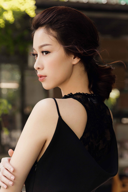 Mê mẩn trước nhan sắc rạng ngời của Hoa khôi Trương Tùng Lan ảnh 4