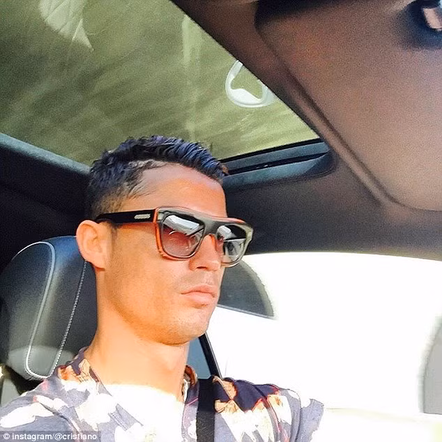 Ronaldo là chuyên gia chụp ảnh "tự sướng" ảnh 10